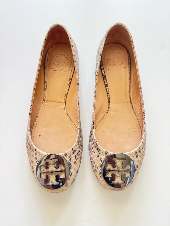 Tory Burch Shoes - Tory Burch Reva Natural Gray Snakeskin Leather Logo Ballet Flats size 8